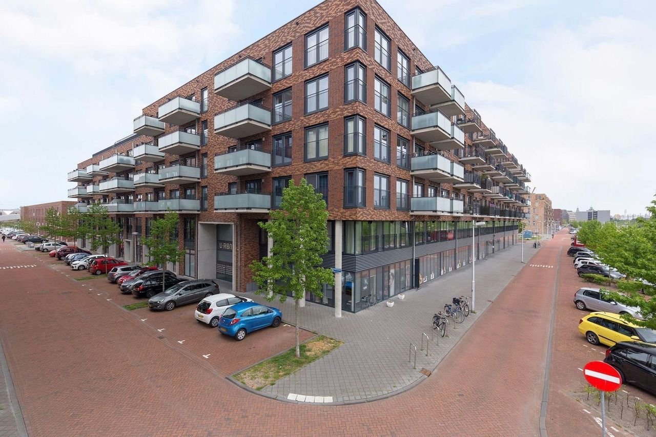 Ruim appartement (112m²) met parking - Afbeelding 1