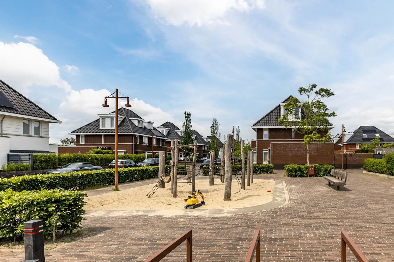 Industrial triplex on KVL site - Image 37