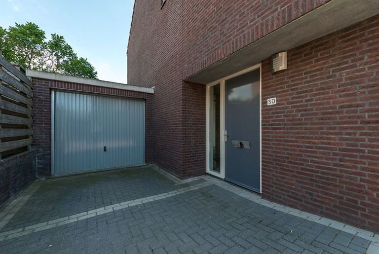 Moderne tweekapper met garage - Afbeelding 4