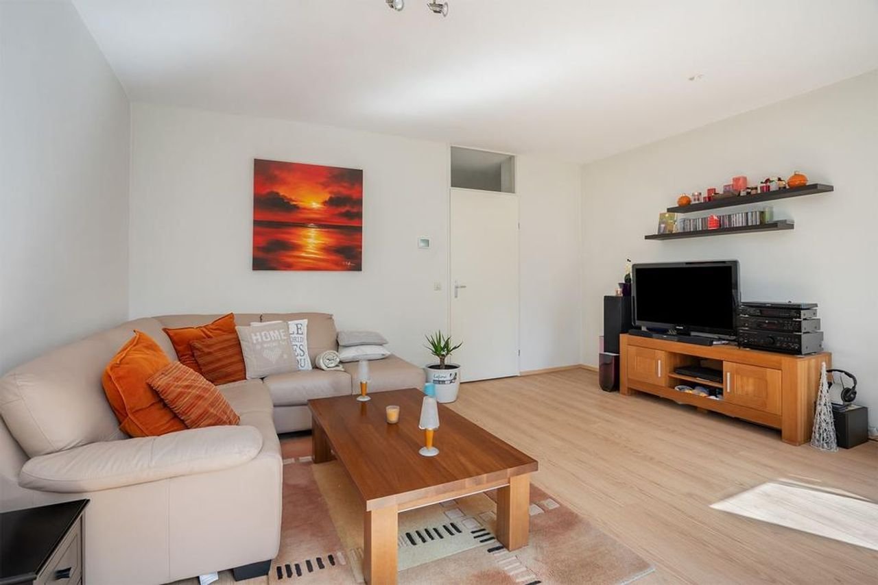 Corner house with roof terrace in Zaandam South - Image 12