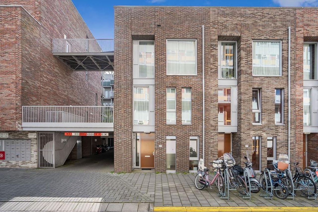 Corner house with roof terrace in Zaandam South - Image 4
