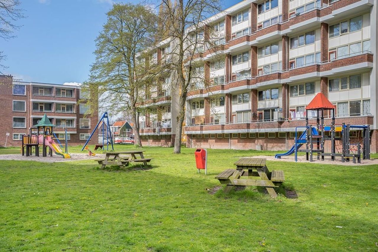 Corner house with roof terrace in Zaandam South - Image 21