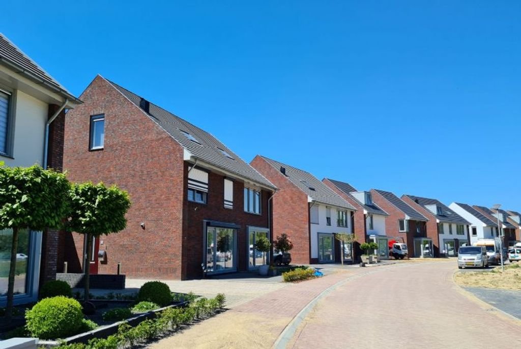 Moderne gezinswoning met garage en tuin in Bocholtz - Afbeelding 2