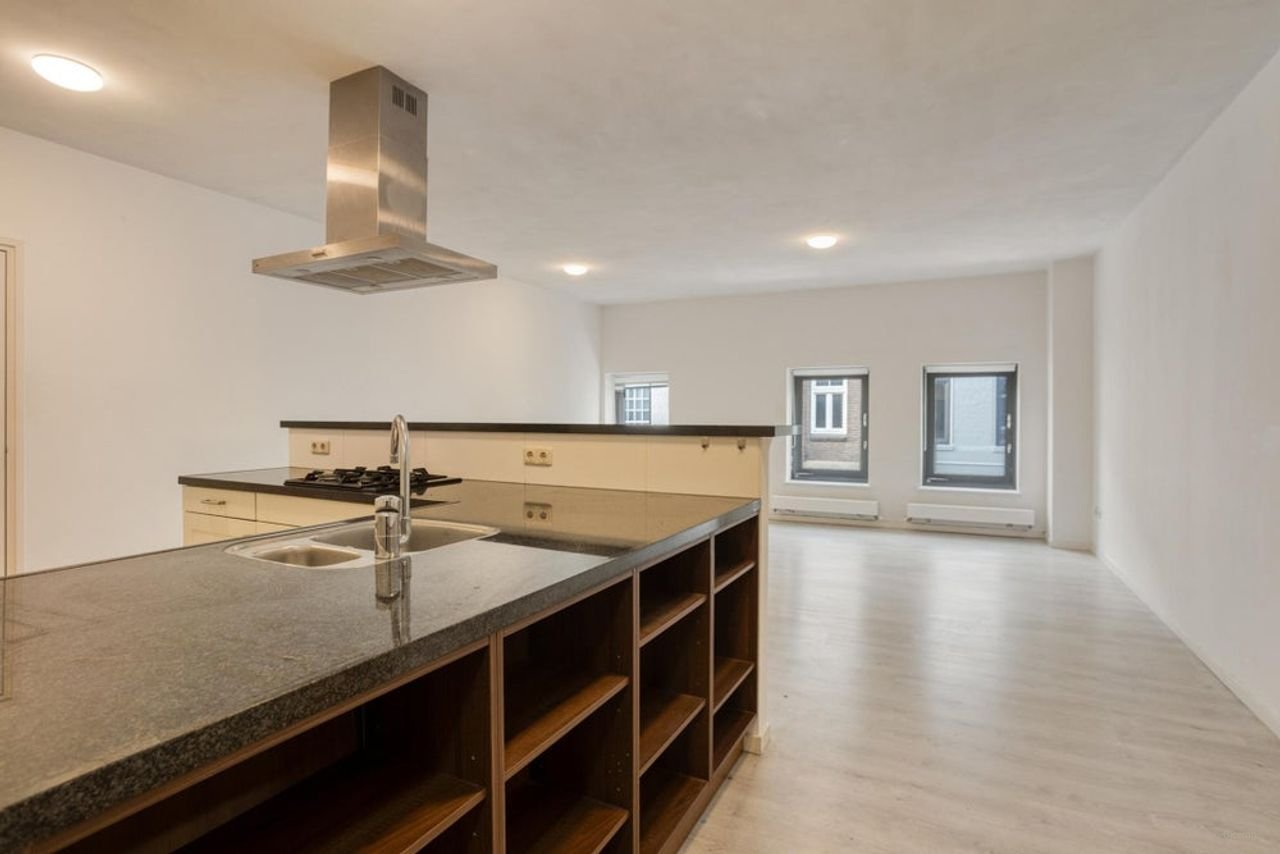 Bright 2-bedroom apartment in the center of Roermond - Image 5