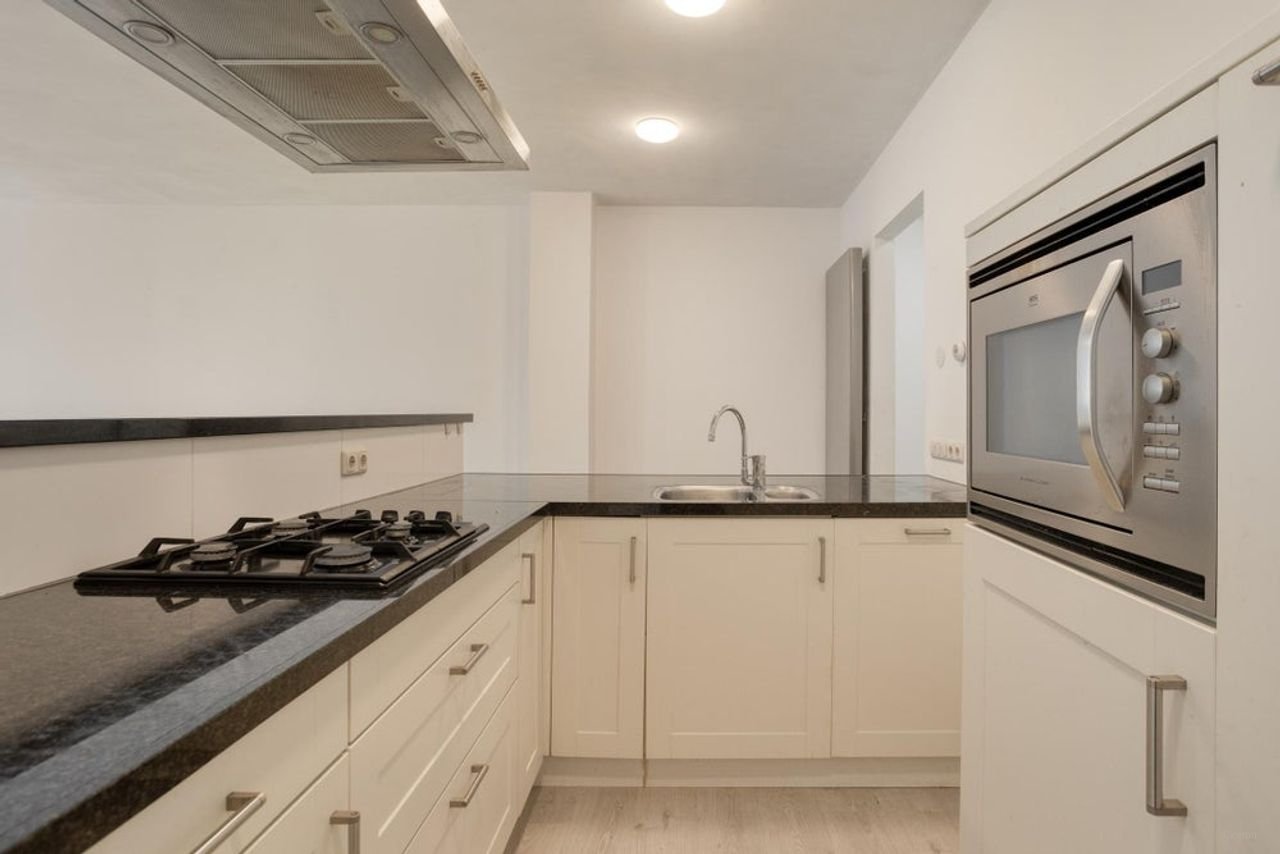 Bright 2-bedroom apartment in the center of Roermond - Image 8