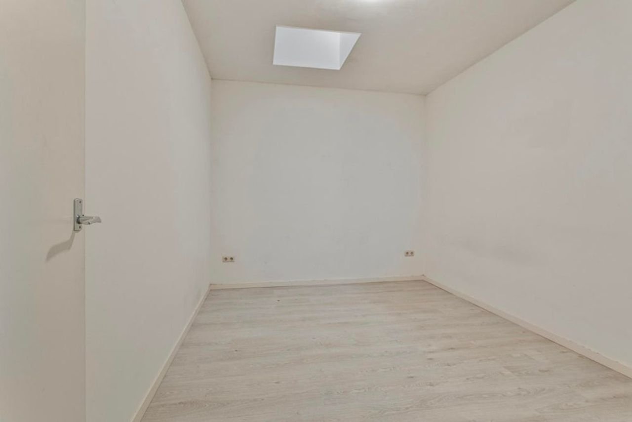 Bright 2-bedroom apartment in the center of Roermond - Image 10