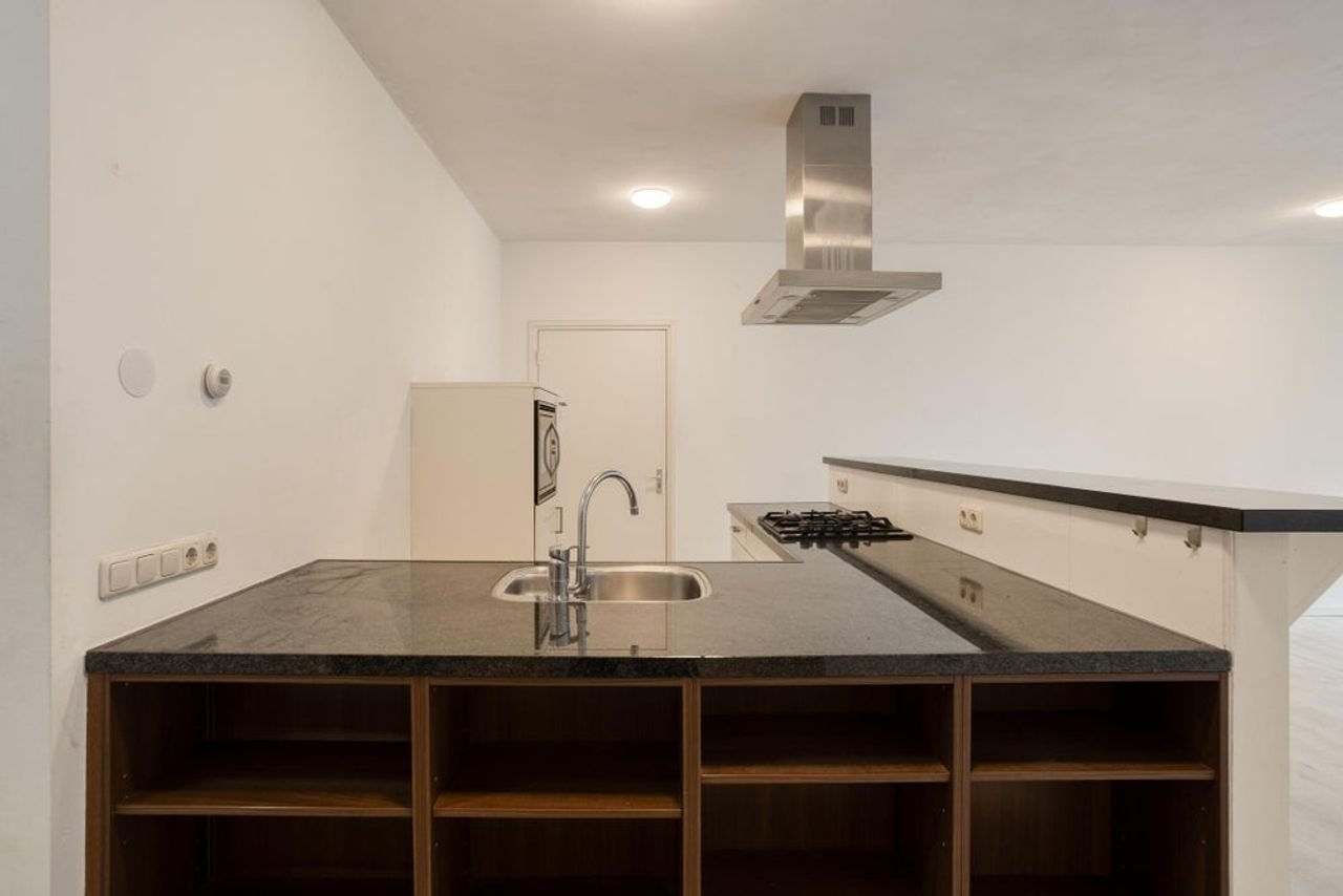 Bright 2-bedroom apartment in the center of Roermond - Image 9