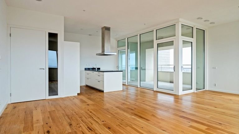 Luxury living in New Orleans with swimming pool - Image 4