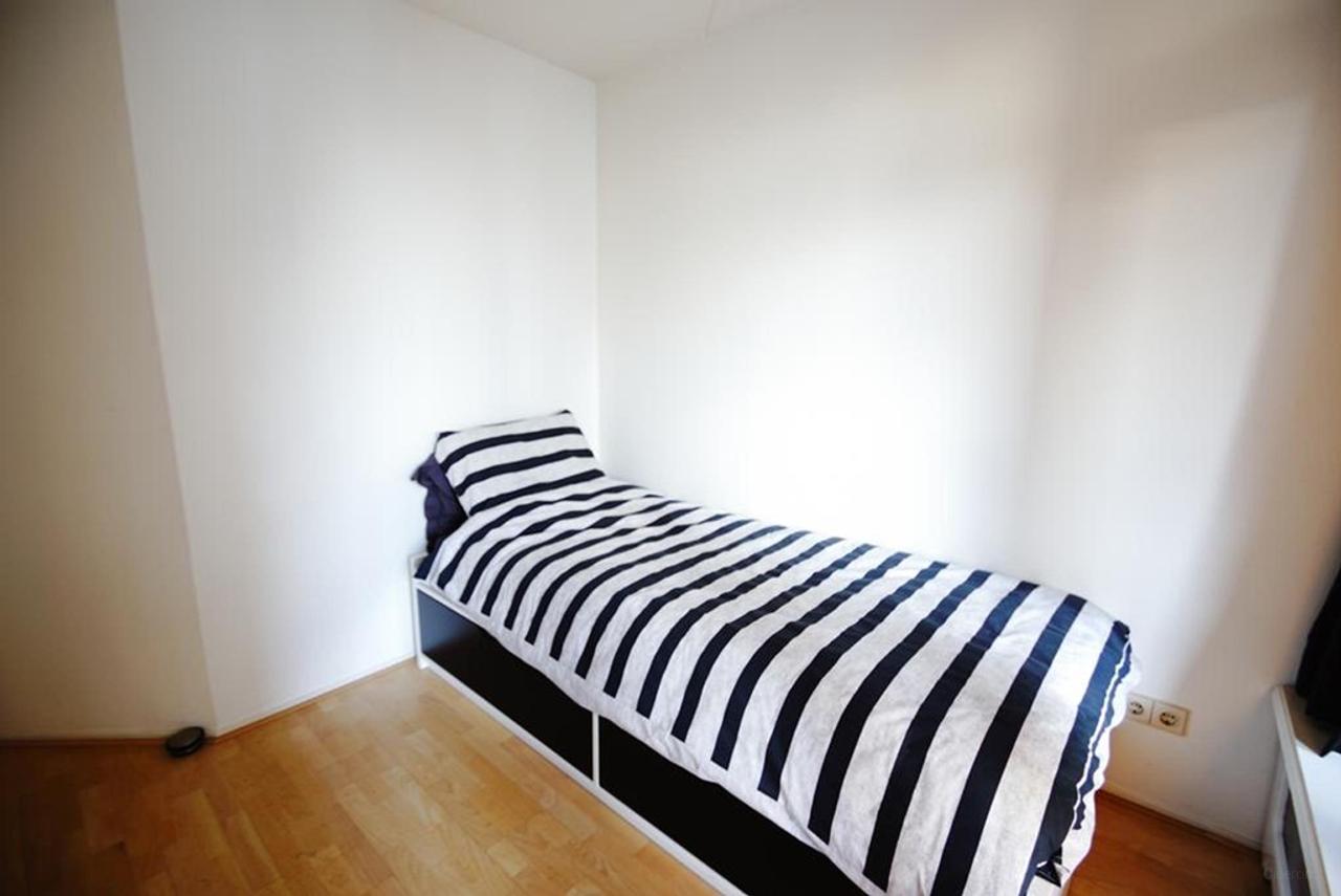 Apartment Muzenplein The Hague - Image 12
