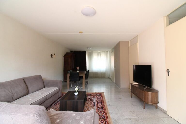 Ruime gezinswoning met garage in Tongelre - Afbeelding 5