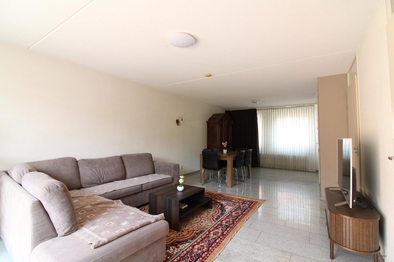 Ruime gezinswoning met garage in Tongelre - Afbeelding 6