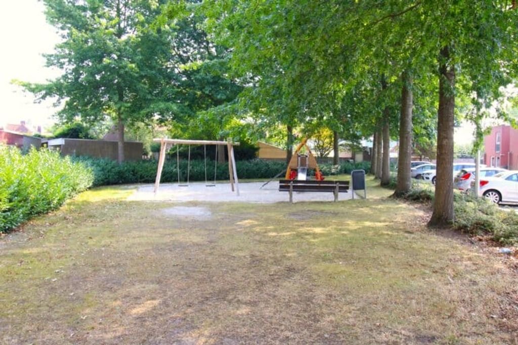 Ruime gezinswoning met garage in Tongelre - Afbeelding 2