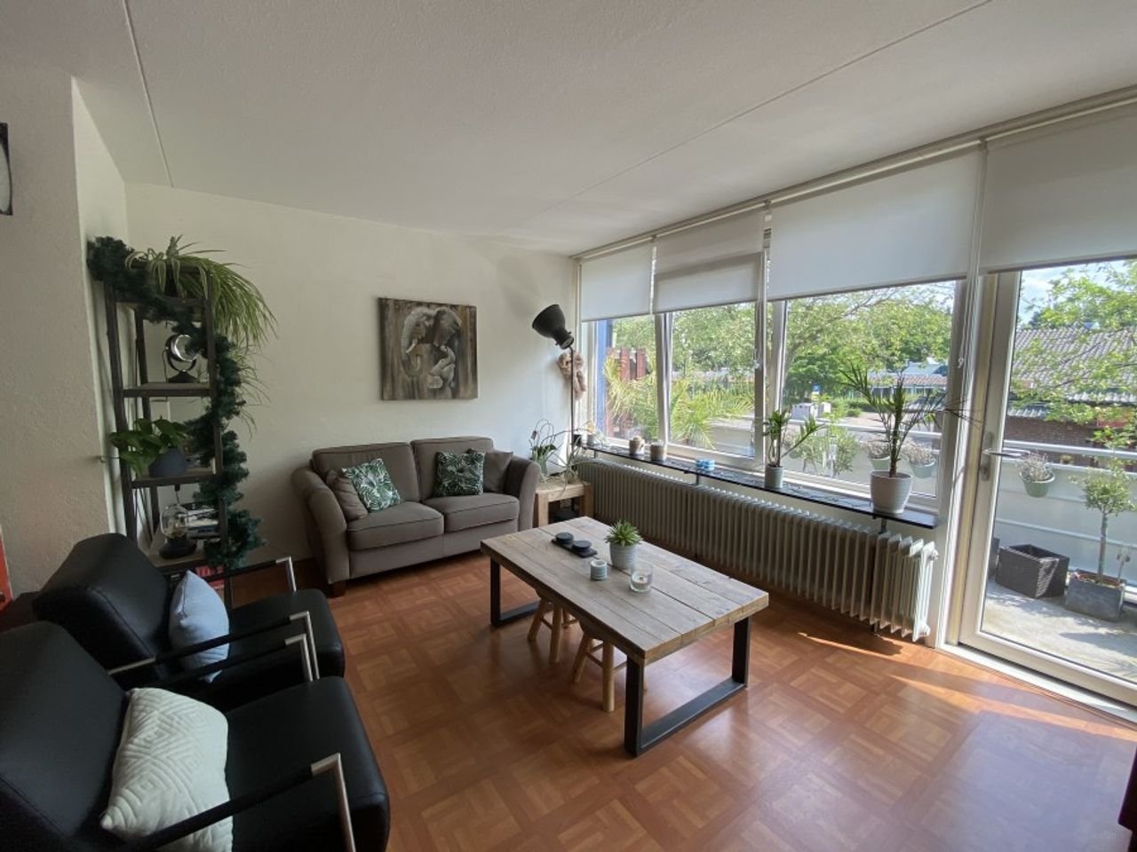 Spacious maisonette above shopping center - Image 2