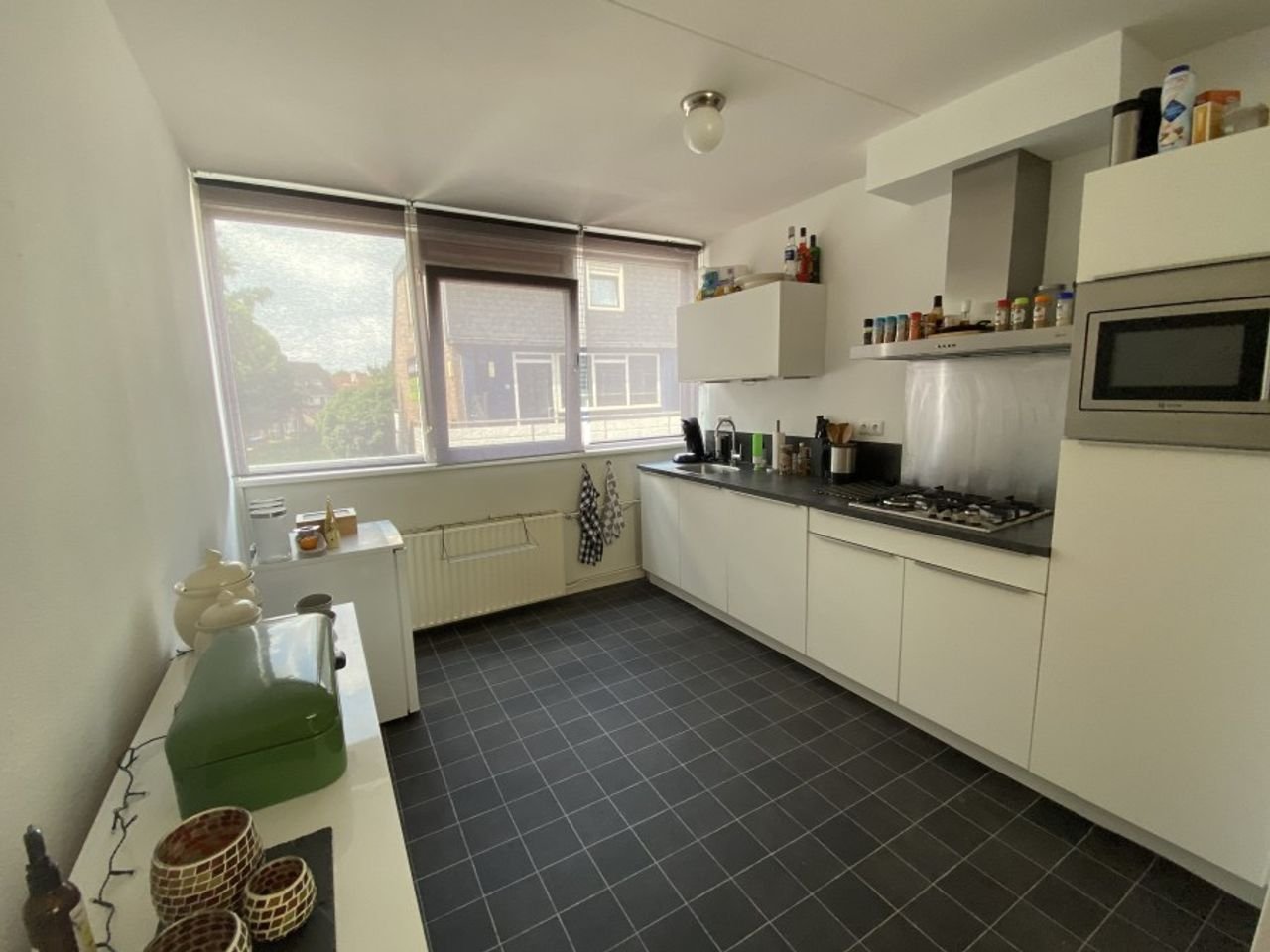 Spacious maisonette above shopping center - Image 3