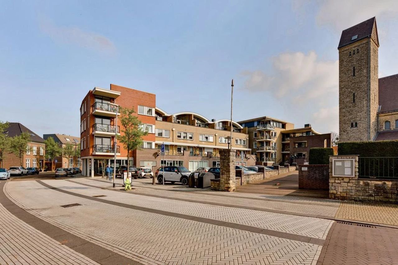 Spacious studio home in the heart of Welten - Image 33