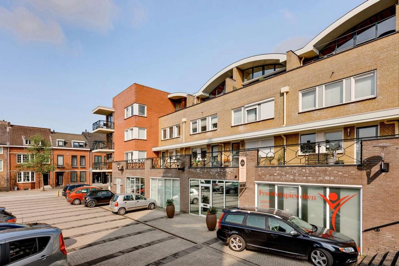 Spacious studio home in the heart of Welten - Image 37