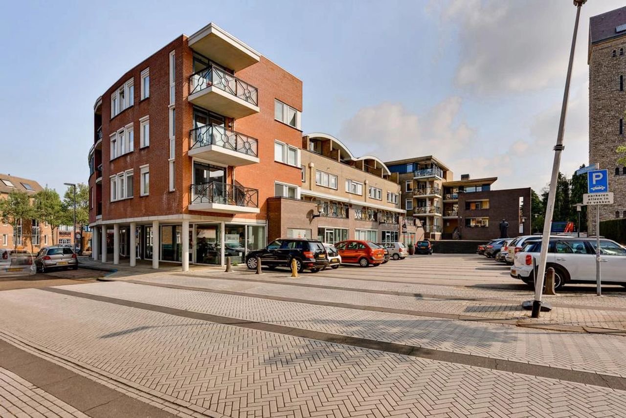 Spacious studio home in the heart of Welten - Image 34