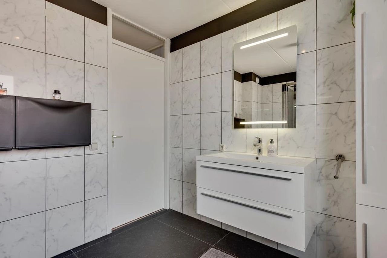 Spacious studio home in the heart of Welten - Image 24