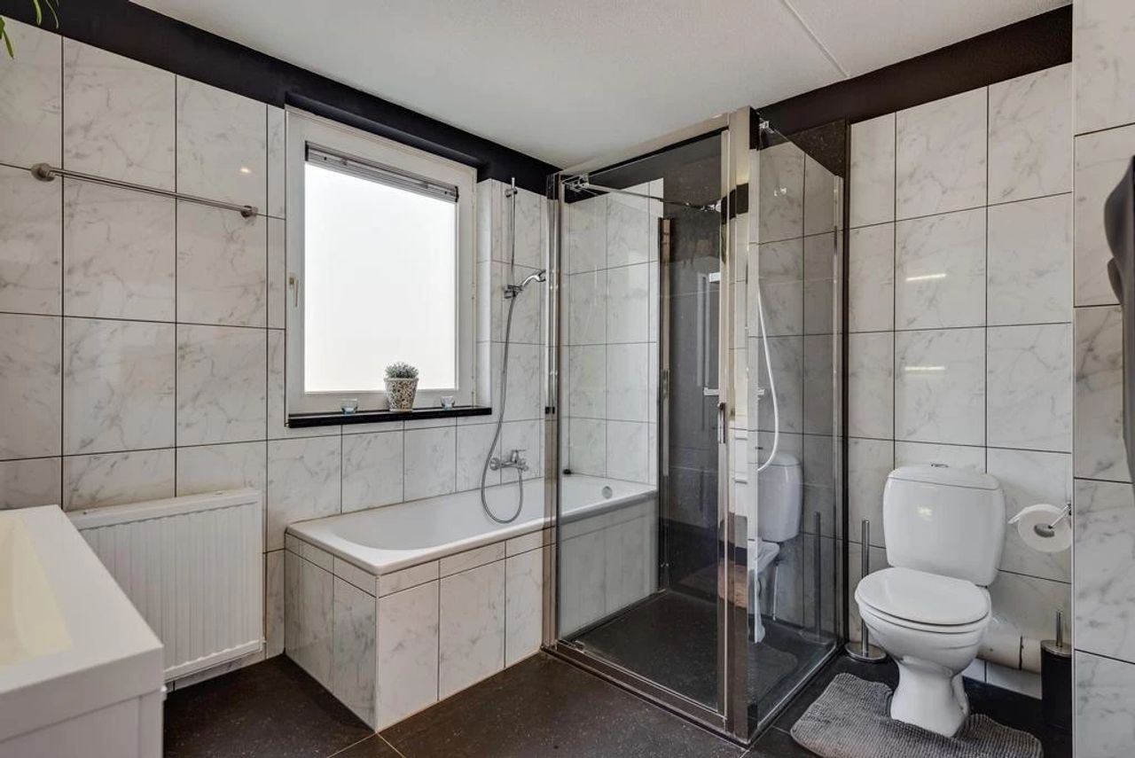 Spacious studio home in the heart of Welten - Image 23