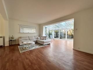 Vrijstaande villa met garage en grote tuin - Afbeelding 3