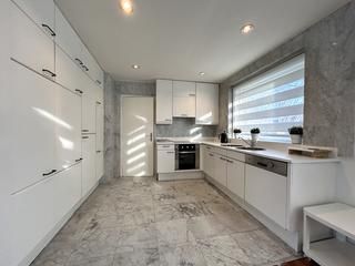 Vrijstaande villa met garage en grote tuin - Afbeelding 11