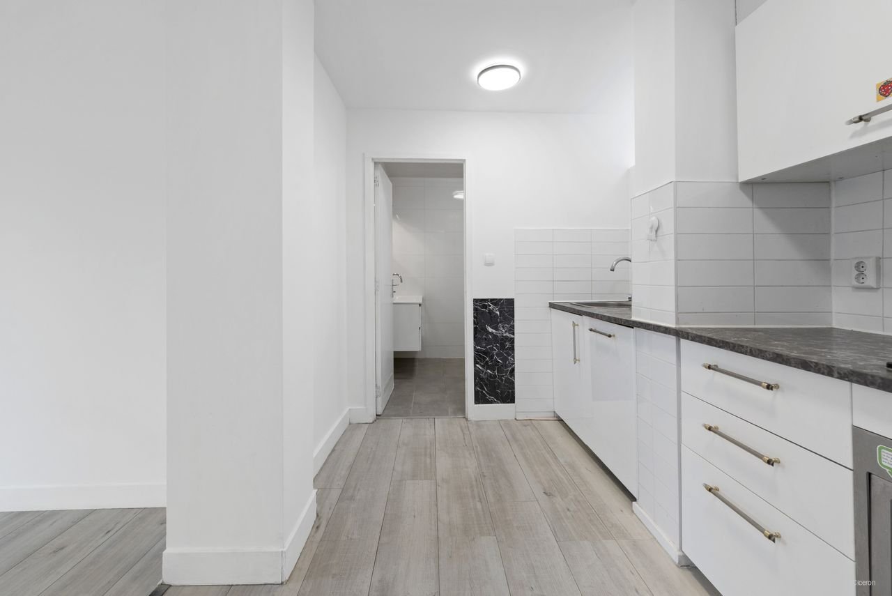 Corner house with roof terrace in Bomenbuurt - Image 7