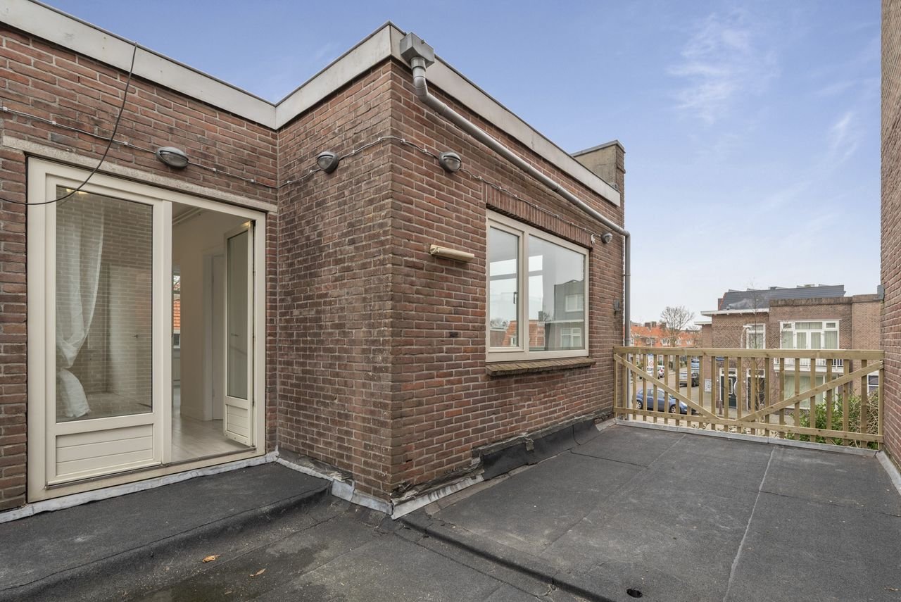 Corner house with roof terrace in Bomenbuurt - Image 19