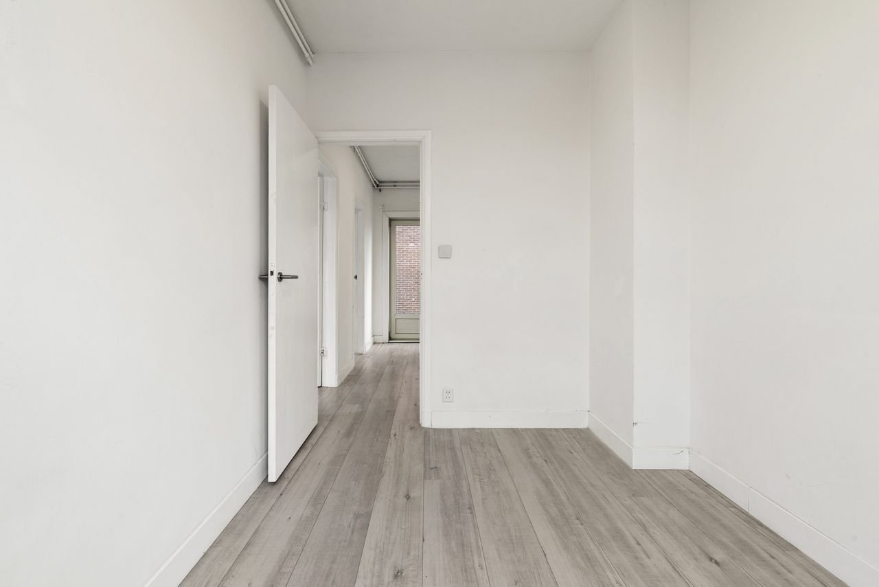 Corner house with roof terrace in Bomenbuurt - Image 14