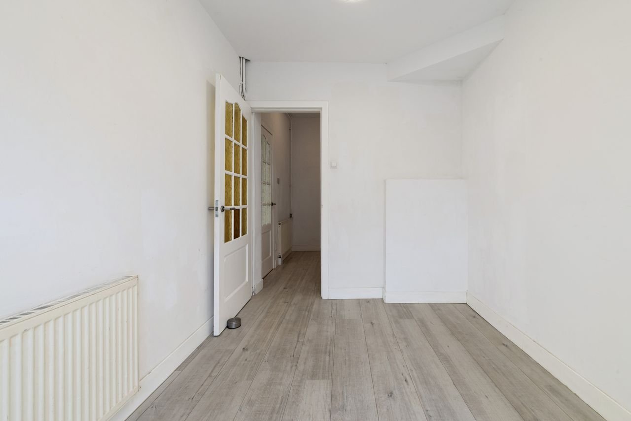 Corner house with roof terrace in Bomenbuurt - Image 11