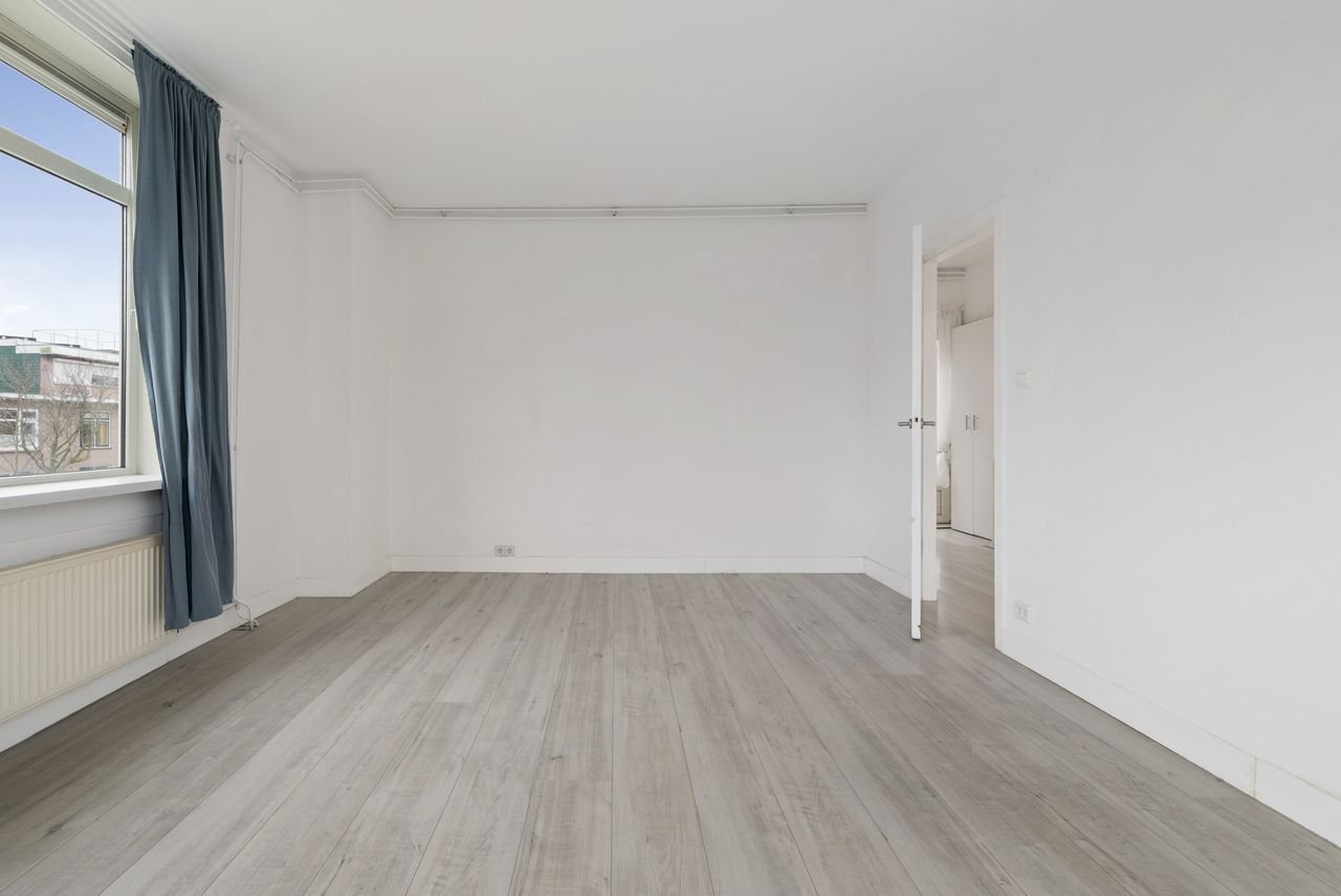 Corner house with roof terrace in Bomenbuurt - Image 17