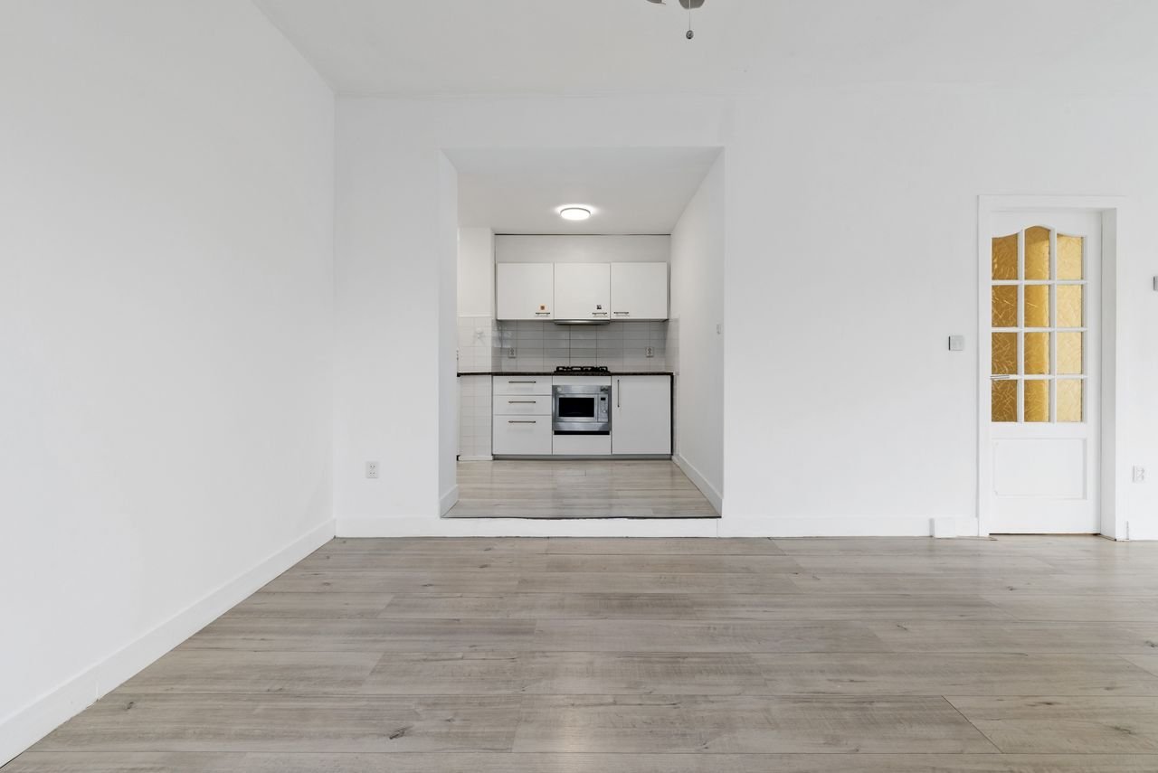 Corner house with roof terrace in Bomenbuurt - Image 5