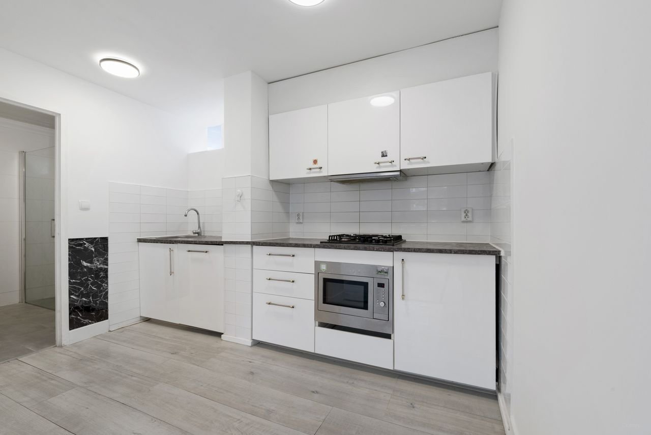Corner house with roof terrace in Bomenbuurt - Image 6