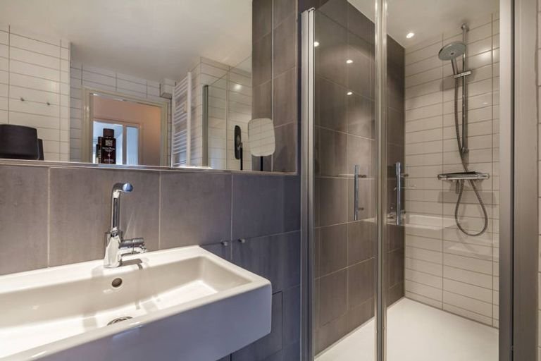 Design apartment on the Kruiskade (120 m²) - Image 9