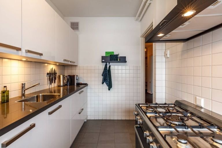 Design apartment on the Kruiskade (120 m²) - Image 8