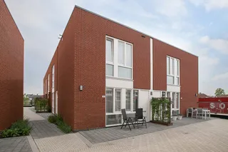 Moderne stadswoning in Tilburg met eigen parking