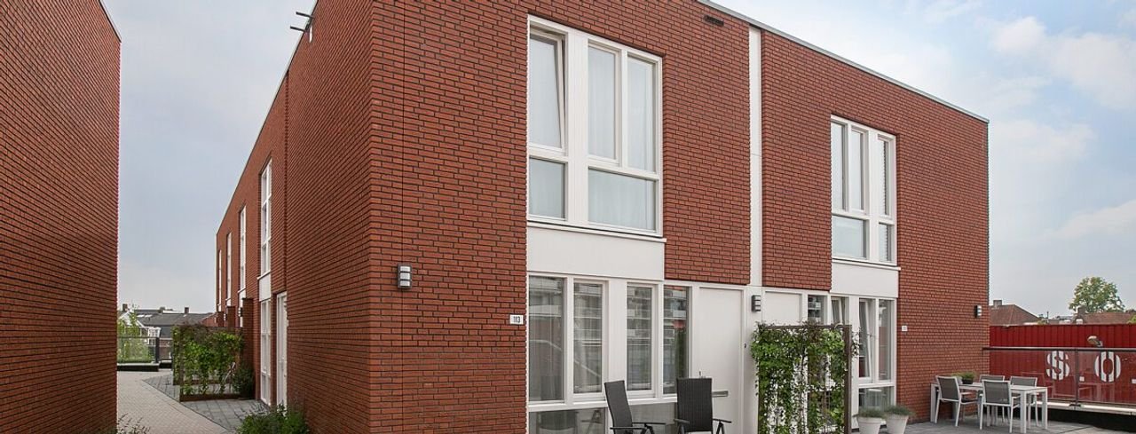 Moderne stadswoning in Tilburg met eigen parking - Afbeelding 2