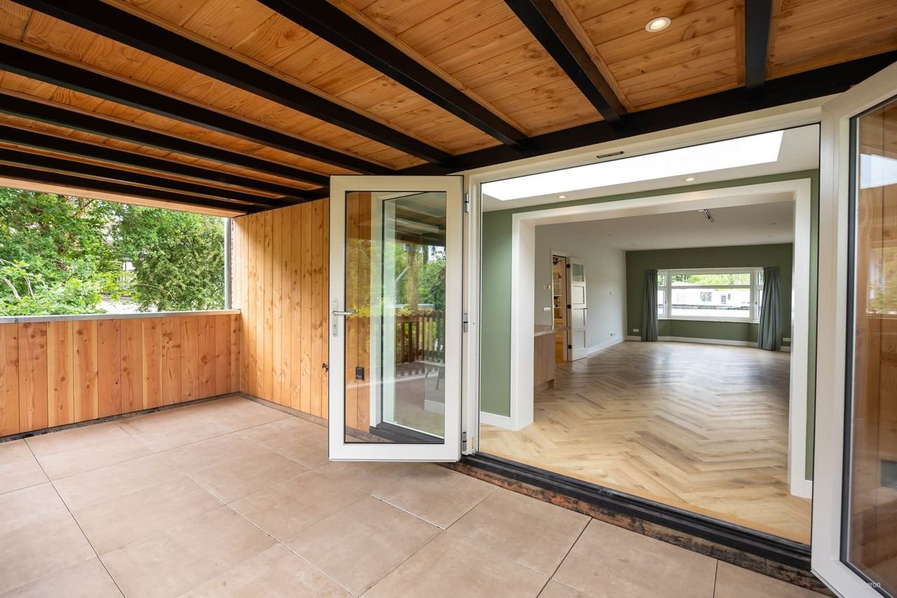 Vrijstaand wonen met eigen aanlegsteiger - Afbeelding 1