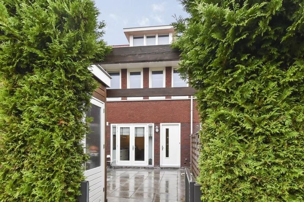 Modern herenhuis met zonnige voortuin - Afbeelding 2