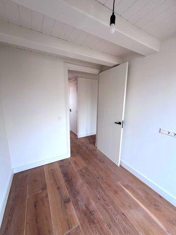 Three Bedrooms and Rooftop Terrace in Jordaan - Image 17