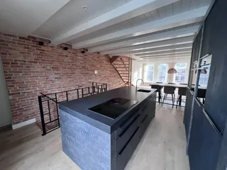 Loft van 100 m² met dakterras aan de Westerstraat