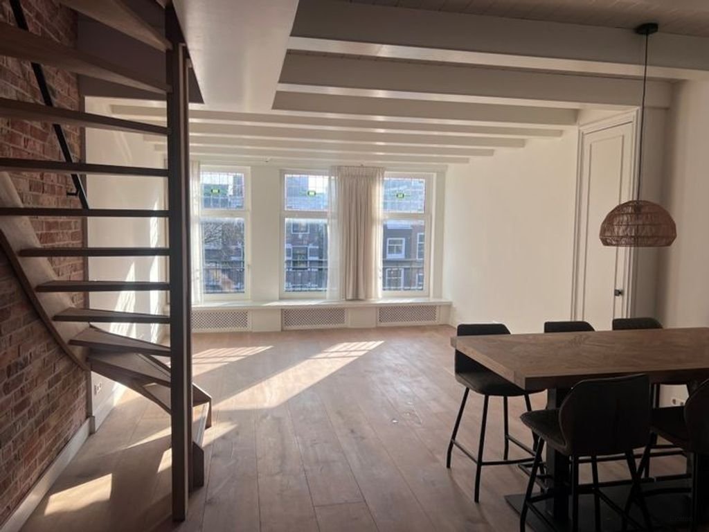 Renovated Jordaan apartment with roof terrace - Image 2