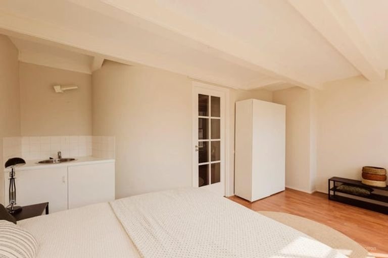 Living in a historic monument in the Jordaan - Image 7