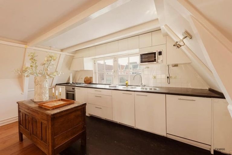 Living in a historic monument in the Jordaan - Image 13