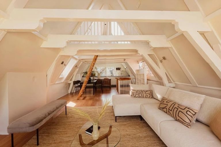 Living in a historic monument in the Jordaan - Image 10