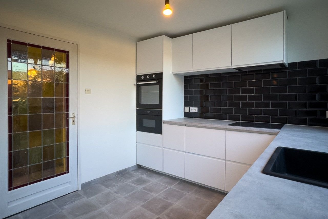 Fijne woning met garage en nieuwe keuken - Afbeelding 9