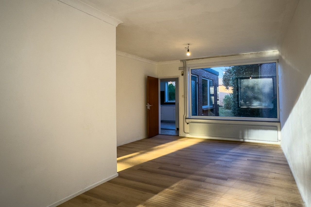 Fijne woning met garage en nieuwe keuken - Afbeelding 3