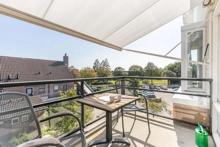 Furnished two-bedroom apartment with balcony - Image 2
