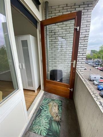 Furnished Student Room with Balcony - Image 3
