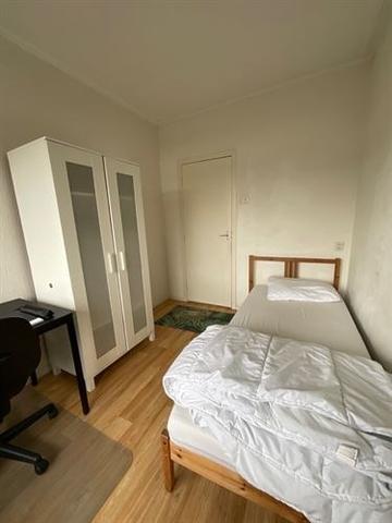 Furnished Student Room with Balcony - Image 7