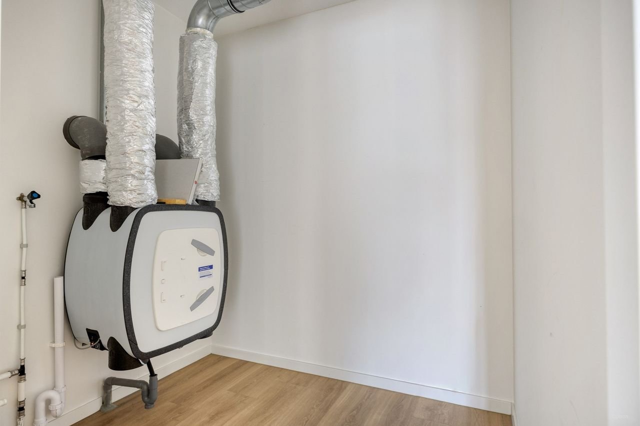 Spacious 4-room apartment Leiden - Image 39